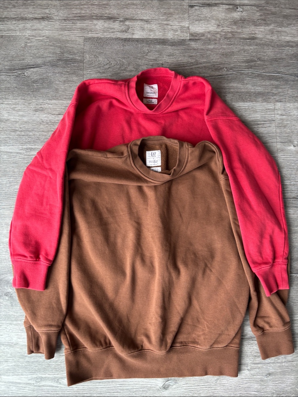 GAP Teen Crewneck Sweatshirts in Brown and Red